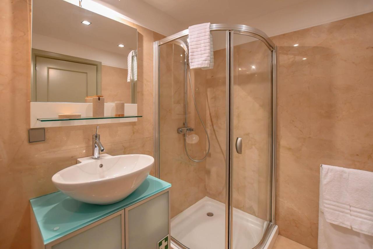 Apartamento Costa Do Sol ฟุงชาล ภายนอก รูปภาพ